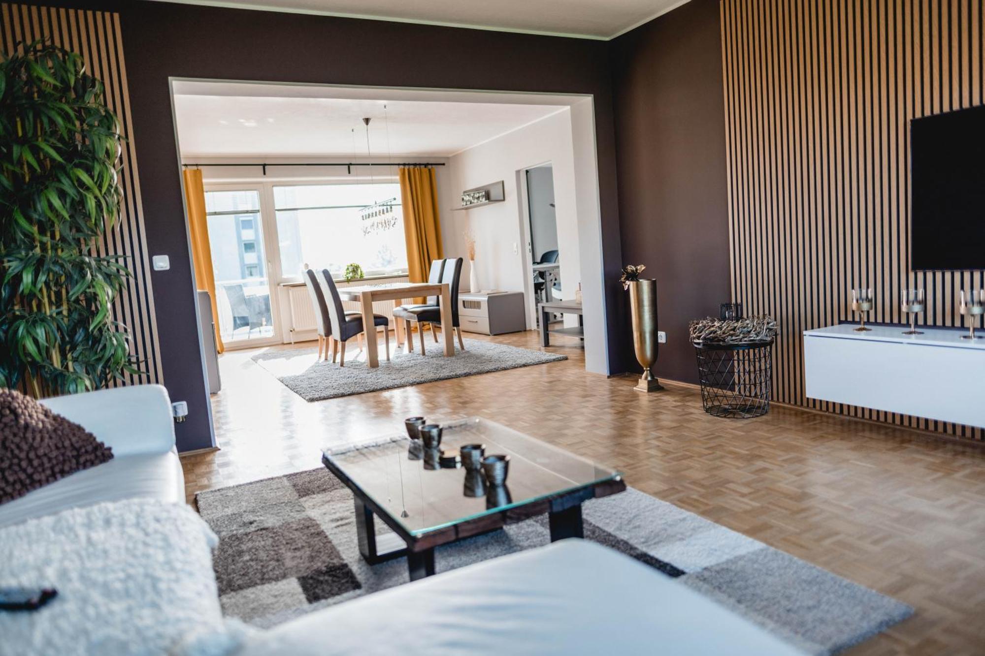 Me Homes - Grosse Moderne Designer-Wohnung Fuer Urlaub Und Business - Mit Kueche, Buero, Balkon Und 2 Parkplaetzen Bayreuth Bagian luar foto