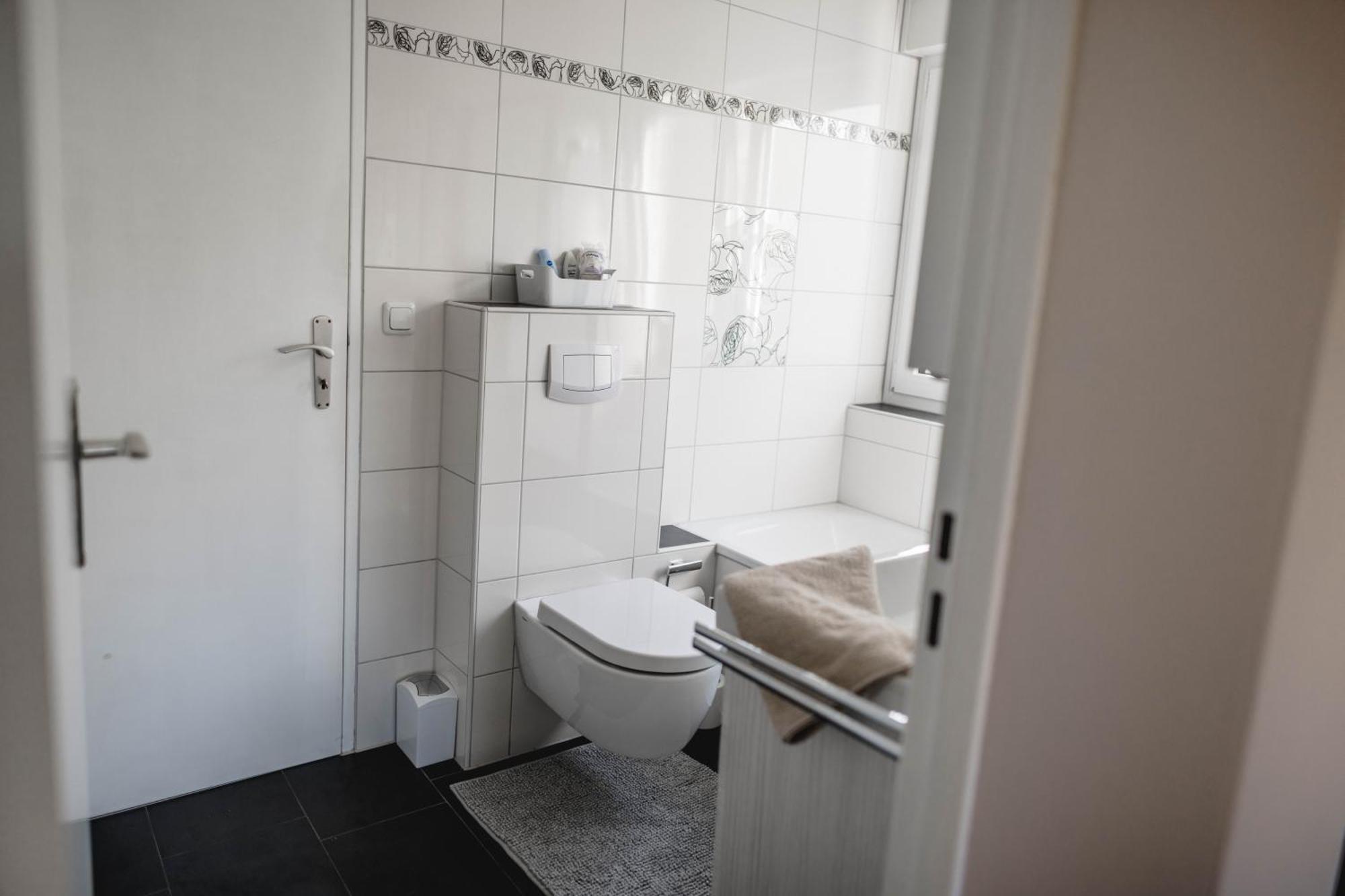 Me Homes - Grosse Moderne Designer-Wohnung Fuer Urlaub Und Business - Mit Kueche, Buero, Balkon Und 2 Parkplaetzen Bayreuth Bagian luar foto