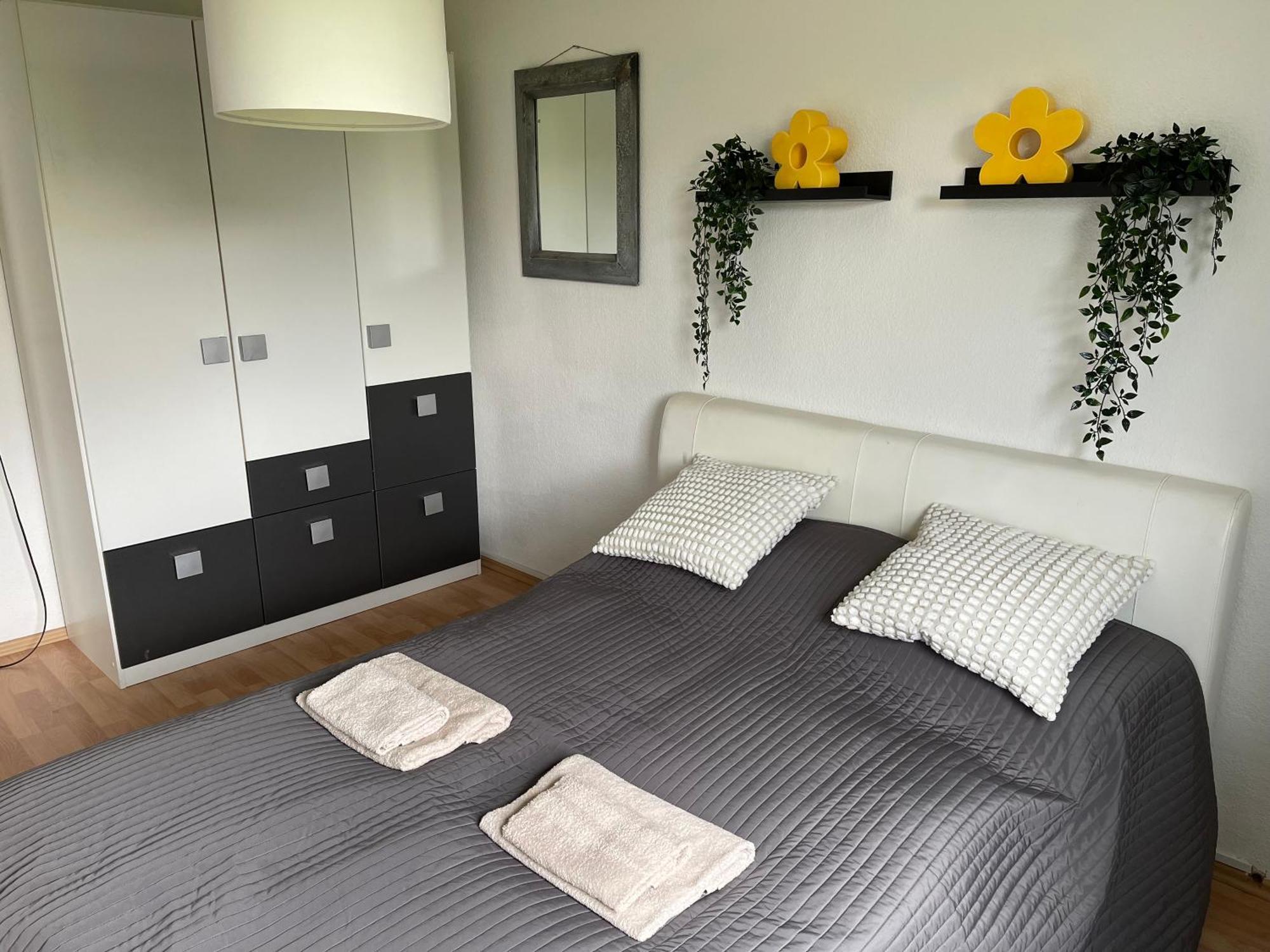 Me Homes - Grosse Moderne Designer-Wohnung Fuer Urlaub Und Business - Mit Kueche, Buero, Balkon Und 2 Parkplaetzen Bayreuth Bagian luar foto