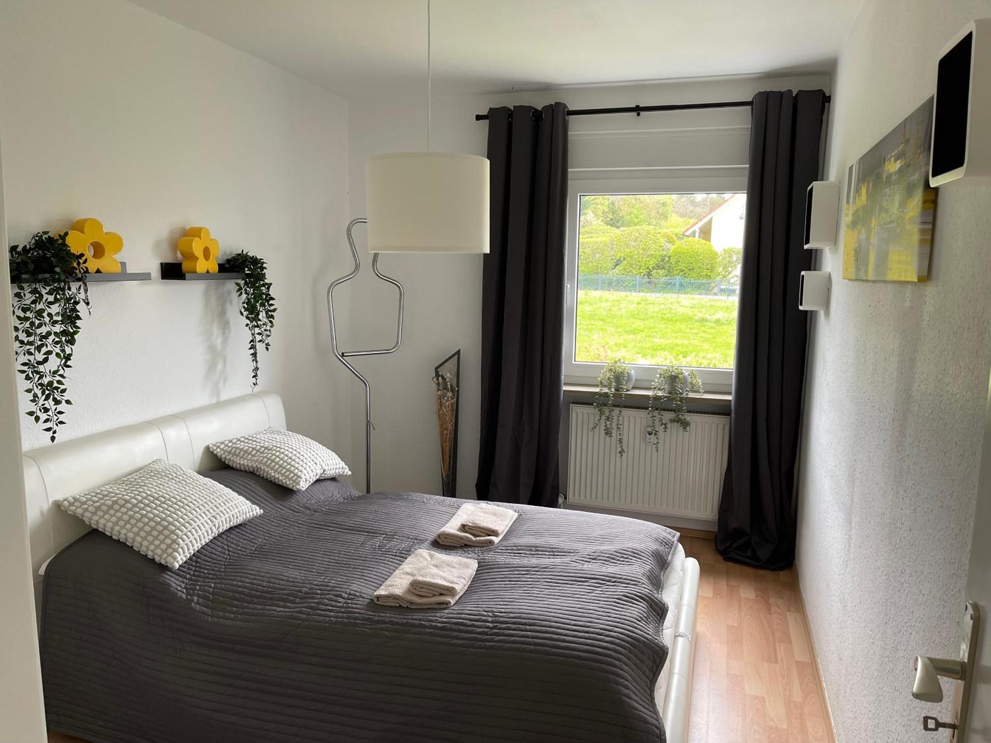 Me Homes - Grosse Moderne Designer-Wohnung Fuer Urlaub Und Business - Mit Kueche, Buero, Balkon Und 2 Parkplaetzen Bayreuth Bagian luar foto
