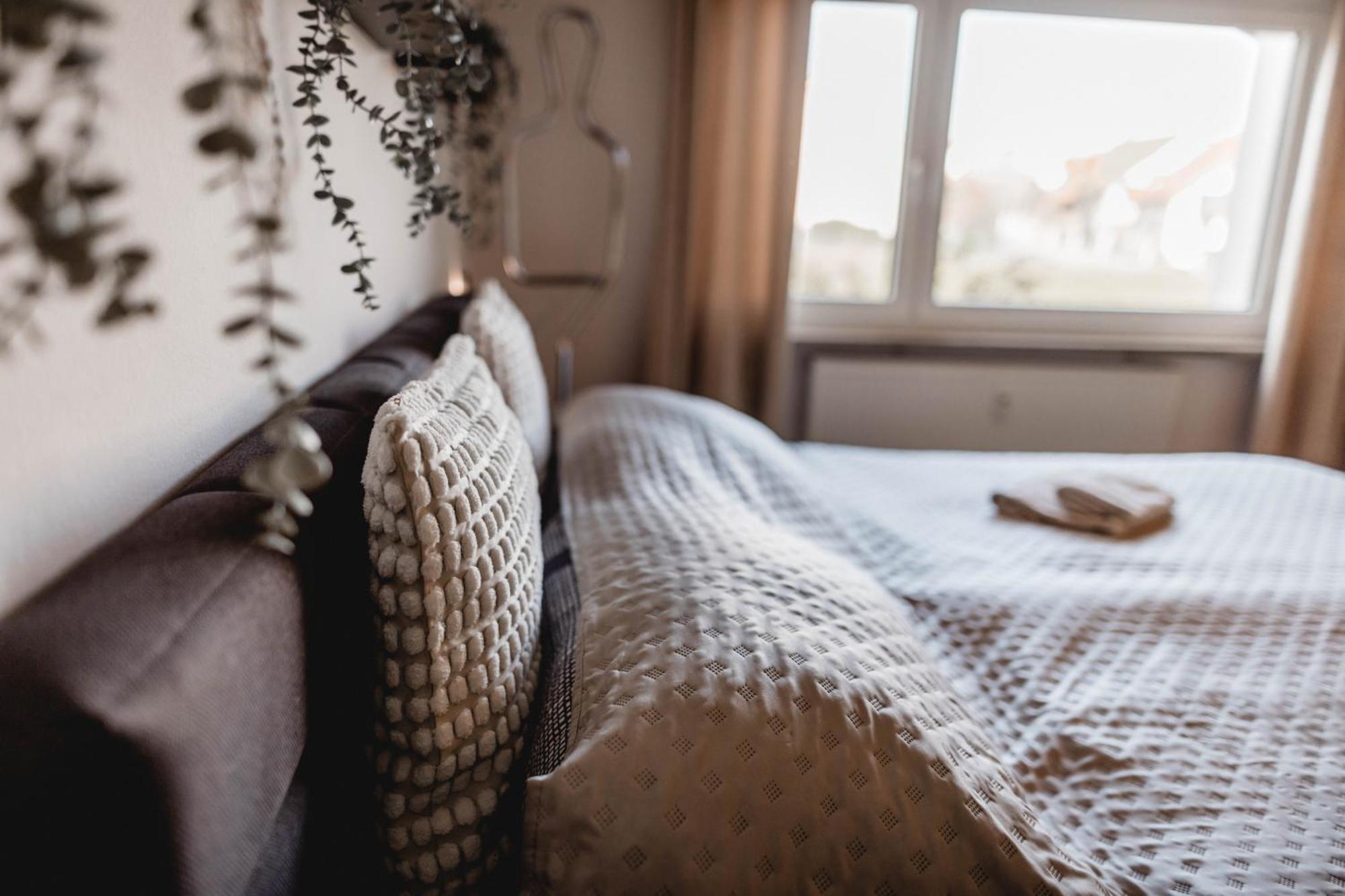 Me Homes - Grosse Moderne Designer-Wohnung Fuer Urlaub Und Business - Mit Kueche, Buero, Balkon Und 2 Parkplaetzen Bayreuth Bagian luar foto