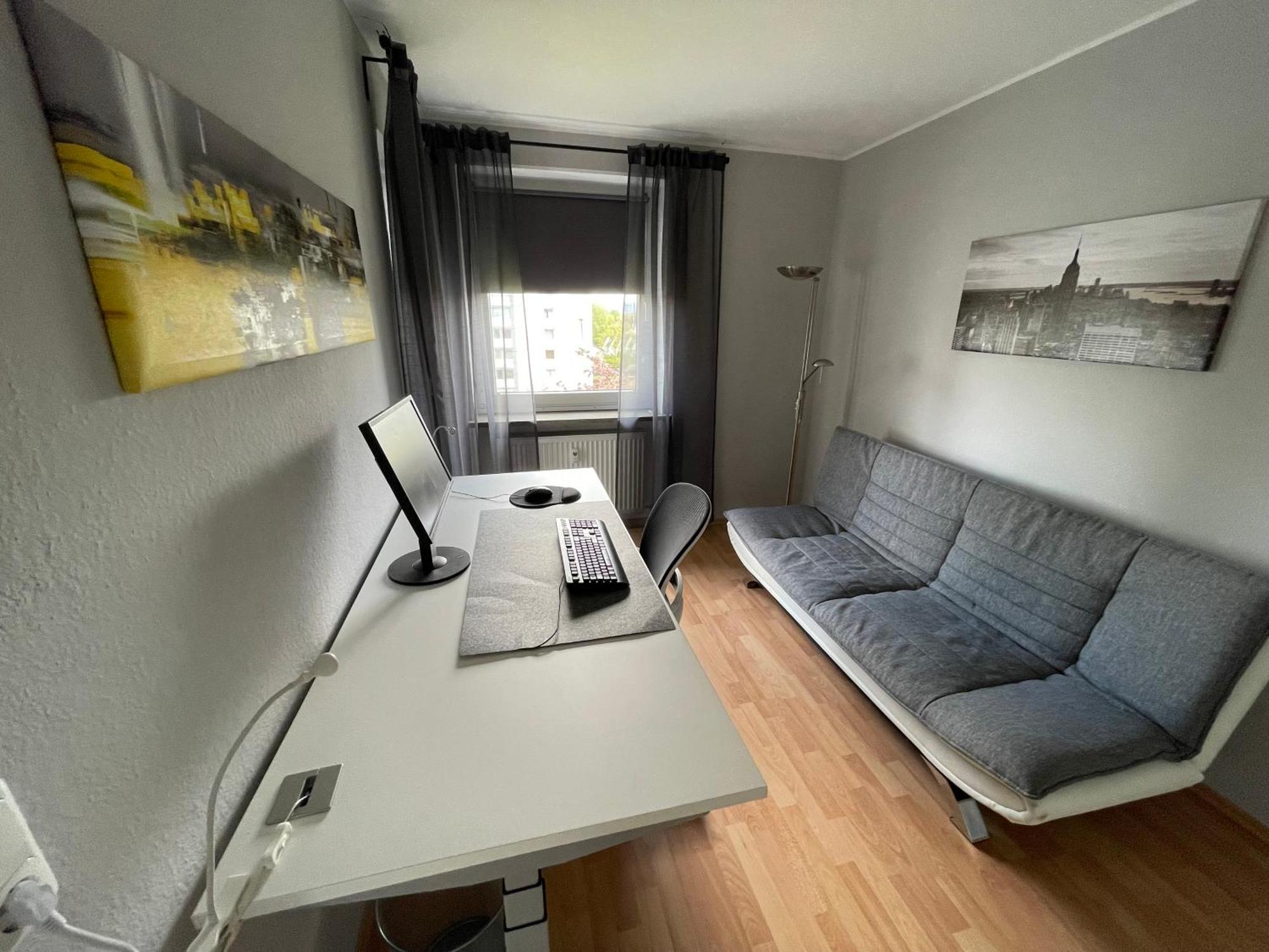 Me Homes - Grosse Moderne Designer-Wohnung Fuer Urlaub Und Business - Mit Kueche, Buero, Balkon Und 2 Parkplaetzen Bayreuth Bagian luar foto